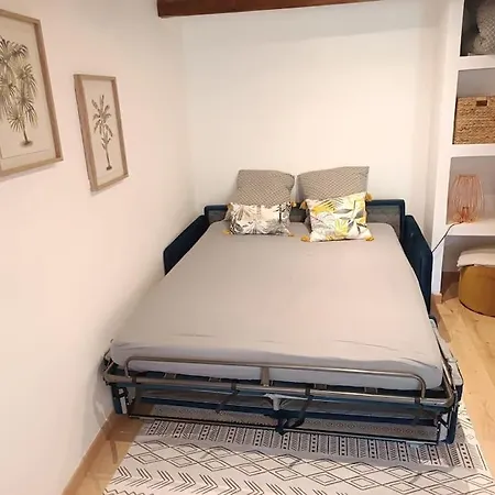 Petit Loft Des Prisons شقة